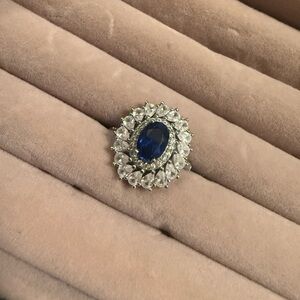 One-Carat Sapphire Set in Silver